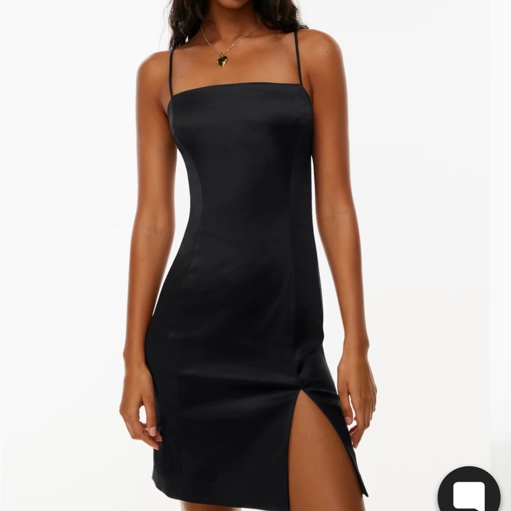 ARITZIA - NEVER WORN - SIZE 2 - Shimmer Satin Knee Dress
Knee-length satin dress